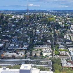 Not many cities can claim surrounding water and mountain views. Good on You, Seattle.