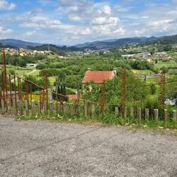 Zoom to see sculpture of today's walk. Size of town names represent elevation