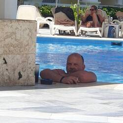 Tom in "seinem" Pool, bzw. in seinem Element