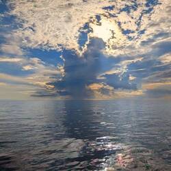 Der Himmel gibt zum Abschied nochmal alles 🚤