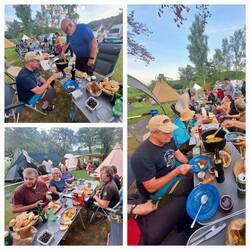 Lange Tafel mit vielen Köstlichkeiten