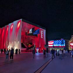 Les pavillons de la France et des US de loin