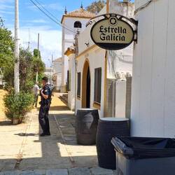 Polizeiwache mit Bierausschank?