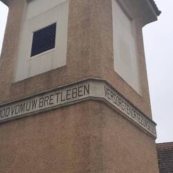 Burgwenden. Spruch auf dem Elektrizitätsturm.