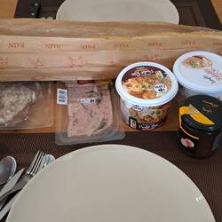 La cena frugale che abbiamo consumato prima della sortita notturna