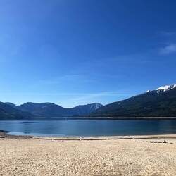 Der Strand in Nakusp