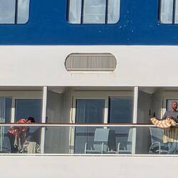 Unsere Kabine rechts neben dem leeren Balkon.