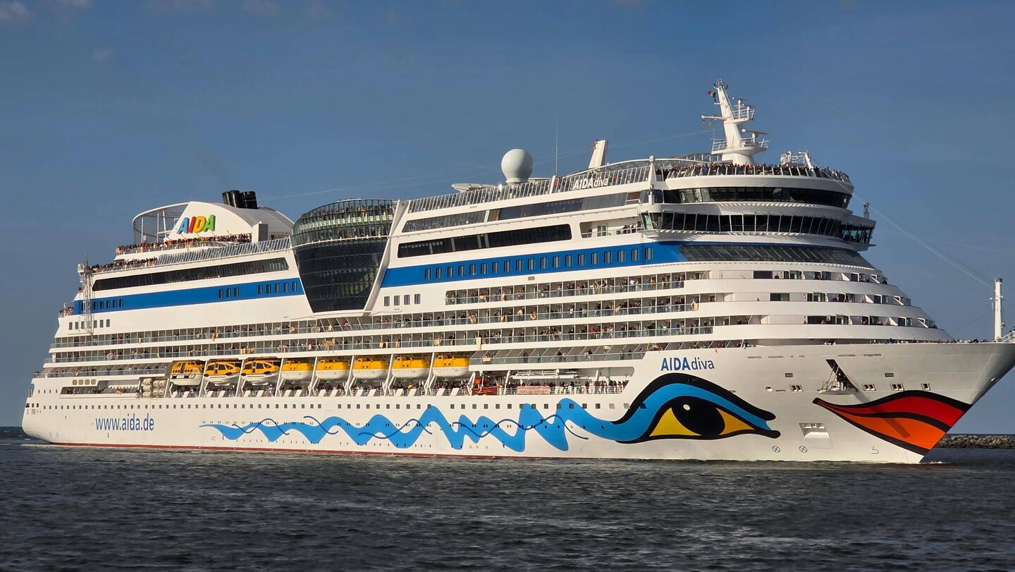 Unser Weltreiseschiff kommt in Warnemünde an