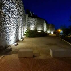 Die Stadtmauer verspricht mehr. Wir kommen in 8 Monaten wieder