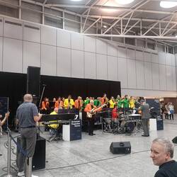Noch etwas Unterhaltung am Flughafen