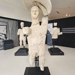 Les statues en pierre du Mont'e Prama sont des sépultures collectives de la civilisation nuragique.