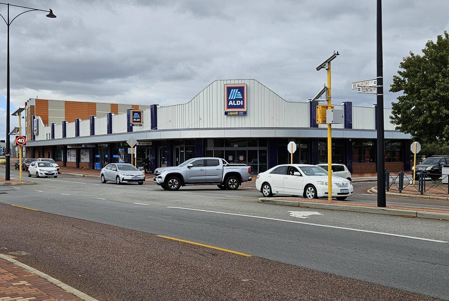 Abends angekommen, bis Mittag geschlafen und hier unser erstes Ziel.