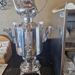 Business lounge urn