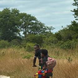 ...Menschen sind mobil bei Arbeit, Gotteslob und Spiel...