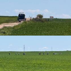 Pilger die mit dem Bus zum Camino gefahren werden und dann ein Stück laufen