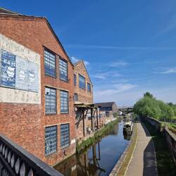 Mooring right outside the Emma Bridgewater factory!