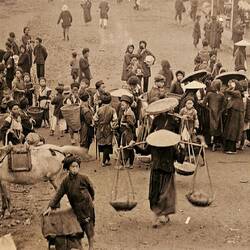 Im Wasserkraftwerk hängen Bilder von einer längst vergangenen Zeit.