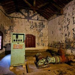 Erbaut von den Franzosen im Jahre 1925. Leistung 50 kWh.