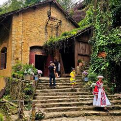Eines der ersten Wasserkraftwerke in Vietnam.