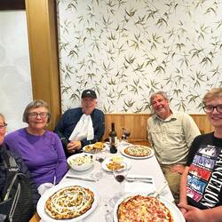 Hamburger (friends had kabob pizza)