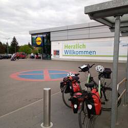 Ortseingang Lauenburg Einkauf für den Feierabendtrunk