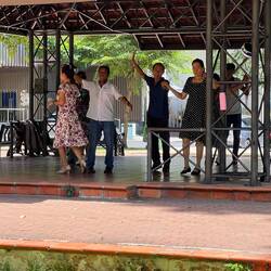 Karaoké dansant dès le matin!!