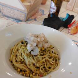 Testenine z gamberi in pistacijo. Vrhunsko.