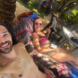 Sonnenuntergang, Strand, Meer, lesen und Surfen