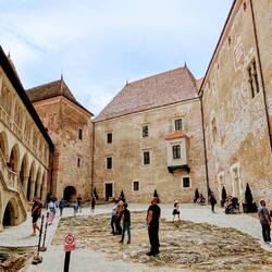 Innenhof der Burg Huneadora