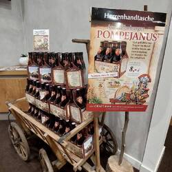 ...und hier gab's auch die Herrenhandtaschen!😂👍