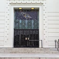 I wejście do obserwatorium