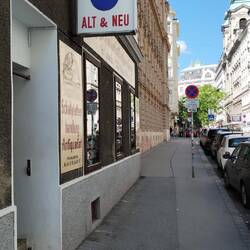 Alt und Neu, Teuchtler music shop, site of the don't look record booth listening