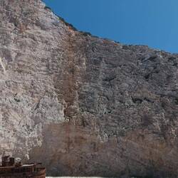 Ein paar Wagemutige stehen oben am Abgrund für ein perfektes Bild 🫢