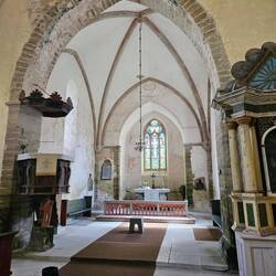 Eine der ältesten Kirchen in Estland (13.Jh.) [