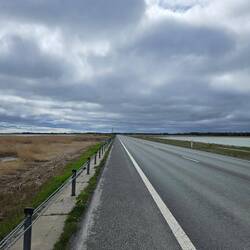 Mit Gegenwind über den Damm nach Saaremaa