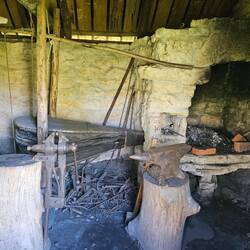 Blick in die alte Schmiede von Kugova.