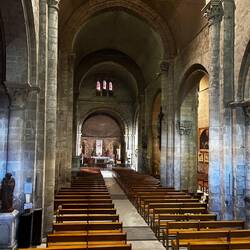 Ganz früher war es eine Pilgerkirche, die erste auf dem Festland auf dem Weg nach Santiago