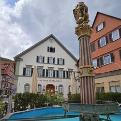 ... und im ersten Haus am Marktplatz einquartiert.