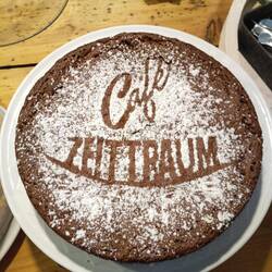 Nach dem Biosphaerium im Schloss stärken wir uns im Café Zeittraum