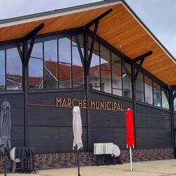 Die Halle der regionalen Delikatessen.