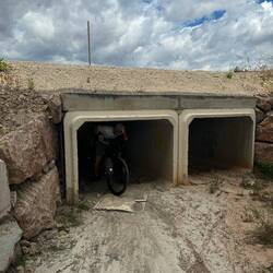Das einzig Gute an der Unterführung: sie ist nicht mit Wasser vollgelaufen 😅