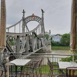....mit toller Terrasse und Blick nach Österreich.