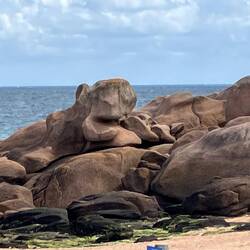 Das Flusspferd. Viele Felsen erinnern an Tiere oder Objekte. Martina erkennt hier ein Flusspferd.