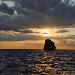 Sonnenuntergang vom Katamaran aus am Affenkopf