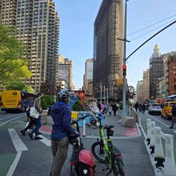 Auf dem Broadway nach Chinatown - Flatiron Building