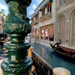 Das ist im Inneren des Hotels. Der Himmel ist eine Nachbildung.