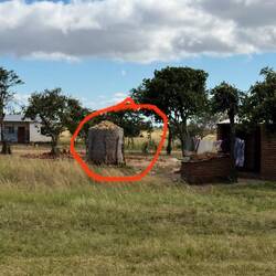 Mais! Mais! Mais! Das wichtigste Nahrungsmittel. Hier werden die Kolben gelagert.