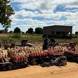 Der sambische "REWE". Alles was der Mensch zu Essen braucht. Hunger muss niemand leiden.
