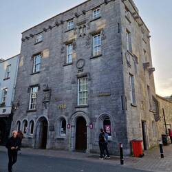 Lynch's Castle. War eine einflussreiche Familie. Führte zum Begriff Lynchjustiz.