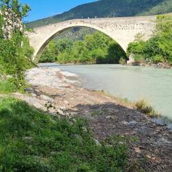 Historische Brücke mit einer Spannweite von 43 m in Nyon
